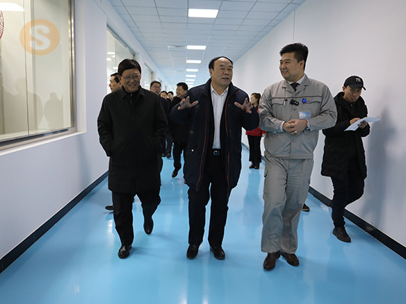 2019年2月12日時任遼寧省錦州市委書記王德佳蒞臨我司創(chuàng)惠車間