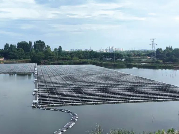 全球足跡 | 運(yùn)行2年，陽(yáng)光能源打造水面光伏電站的“克萊因藍(lán)”樣本